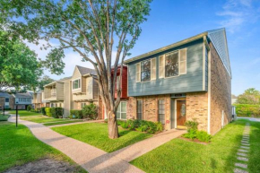 Townhome - Convenient Location